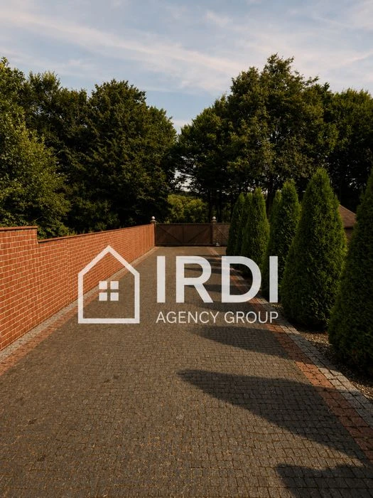 Продаж будинку з власним виходом до лісу