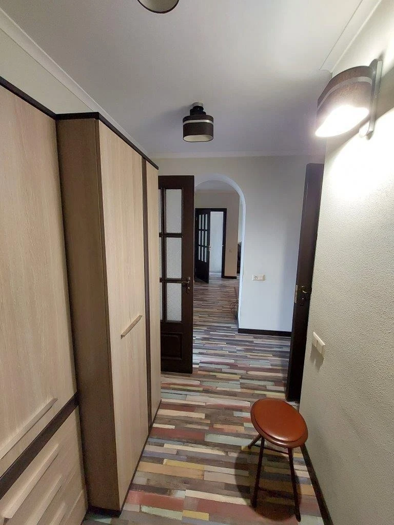 Продаж 4-кімнатної квартири 93 м², Кирилівська вул., 30/5