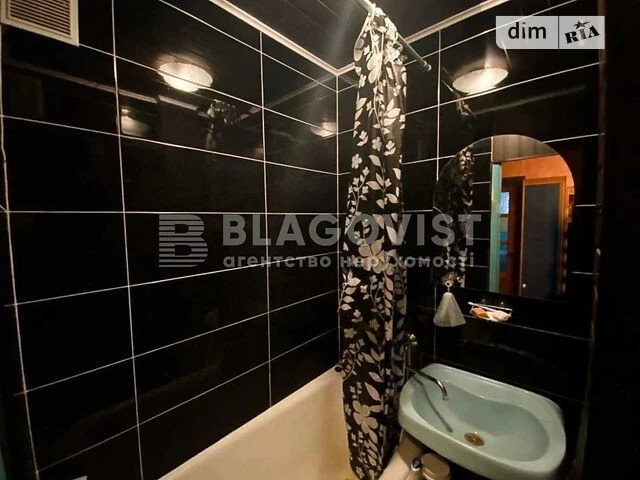 Продаж 3к квартири 59 кв. м на вул. Борщагівська 8 • ID 3479