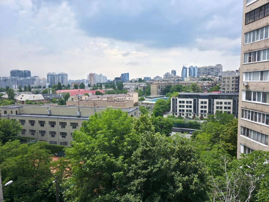 Продам 1-кімн квартиру Печерський р-н, вул. Ломаківська 2  (