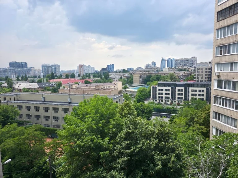 Продам 1-кімн квартиру Печерський р-н, вул. Ломаківська 2  (