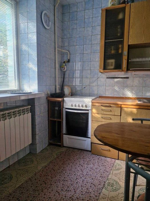 "Берестейська" метро . Берестейський проспект , 68/1. + ГАРА