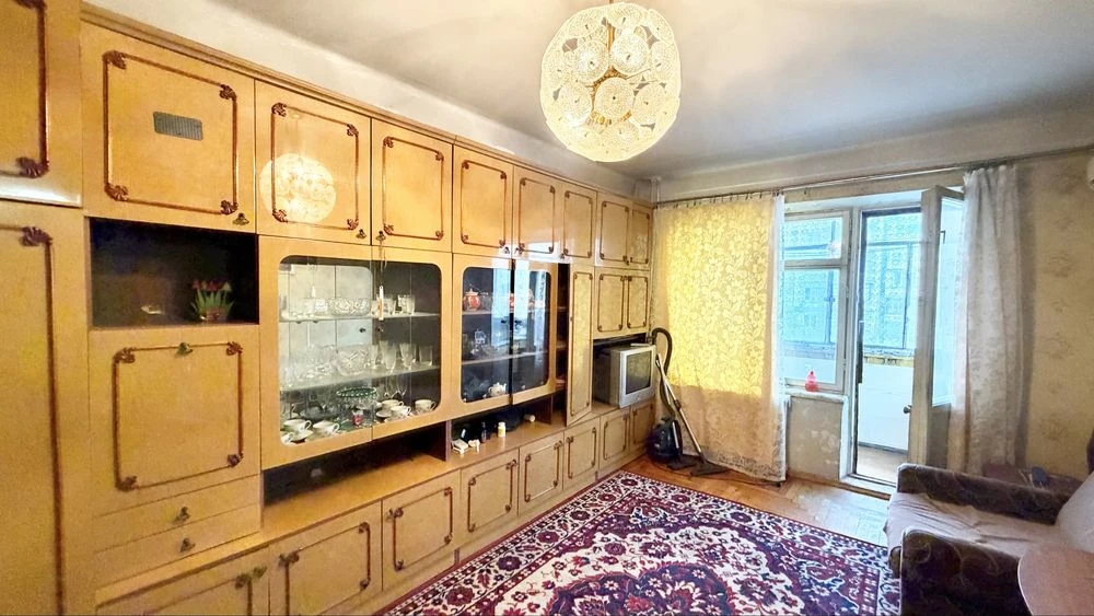Продаж 3-кімн кв по вул Героїв Крут ( 12 квітня)