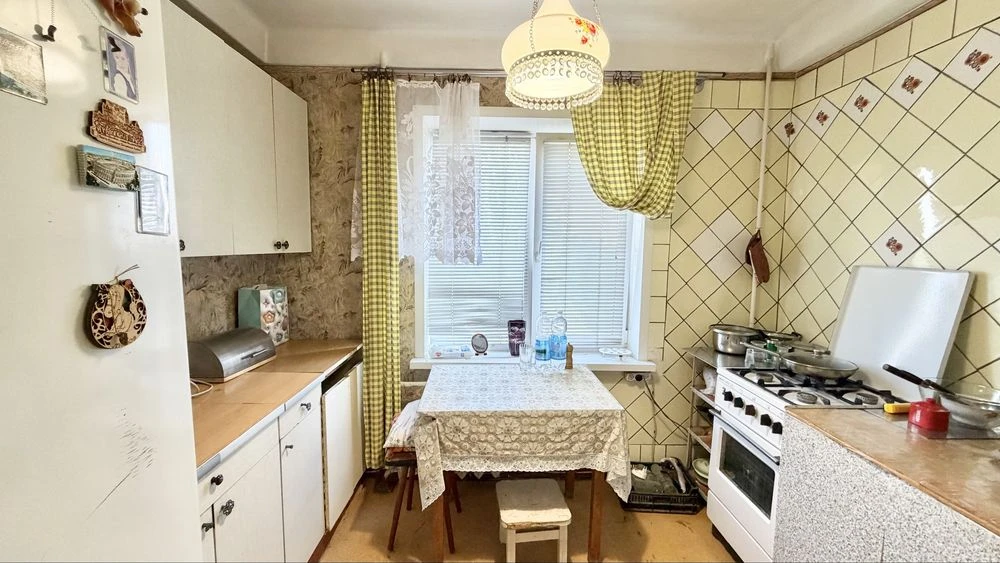 Продаж 3-кімн кв по вул Героїв Крут ( 12 квітня)