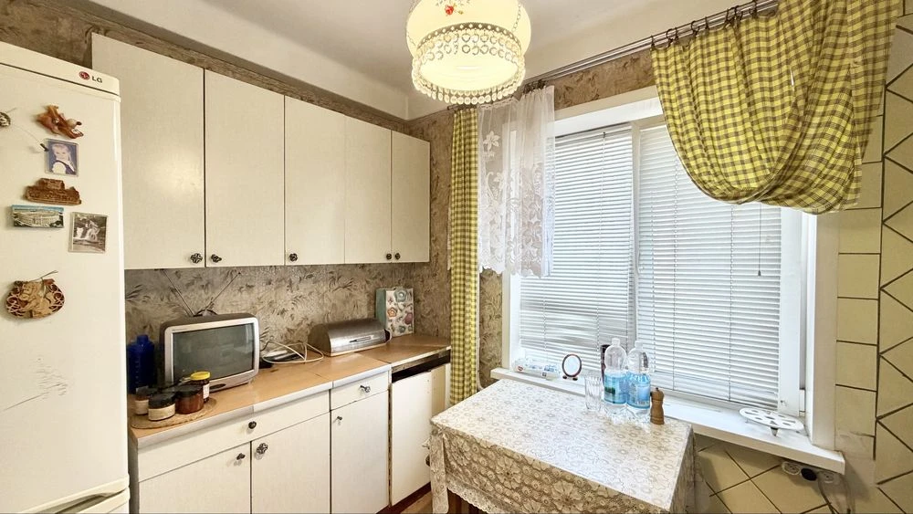 Продаж 3-кімн кв по вул Героїв Крут ( 12 квітня)