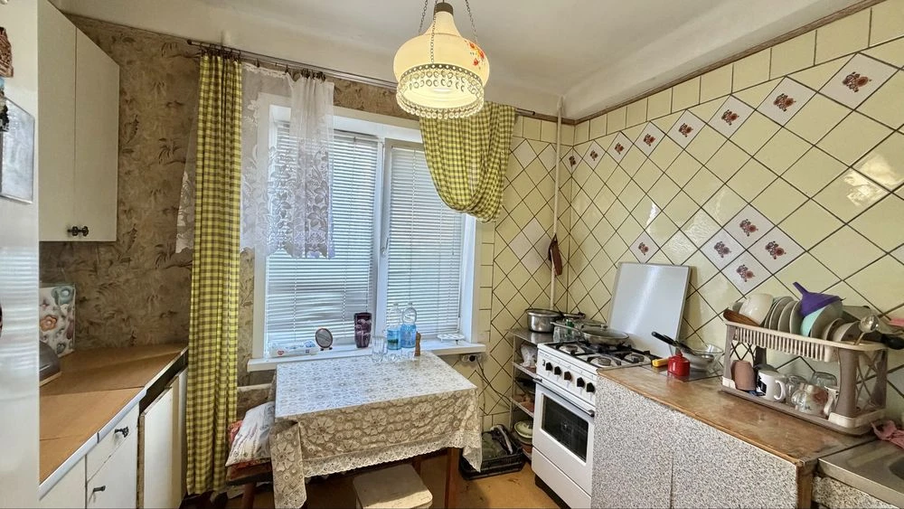 Продаж 3-кімн кв по вул Героїв Крут ( 12 квітня)