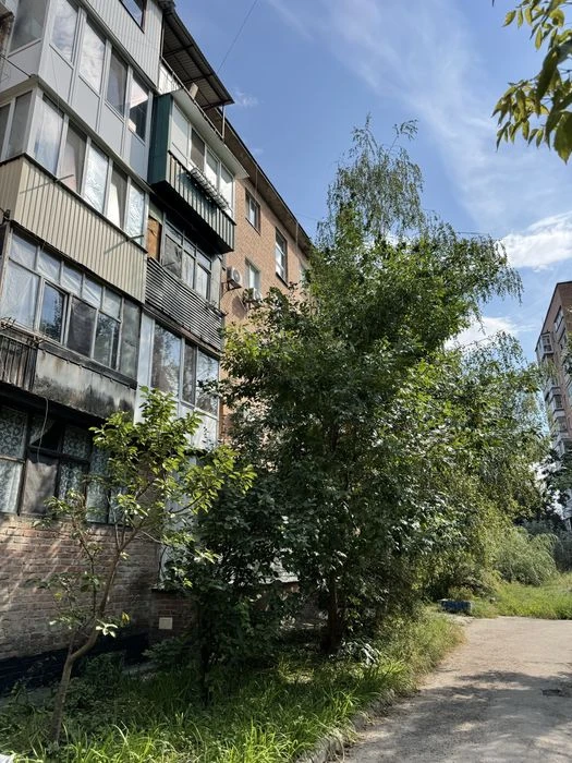 3к квартира 63м2 поверх 2/5 Поділ !Світло не вимикають!
