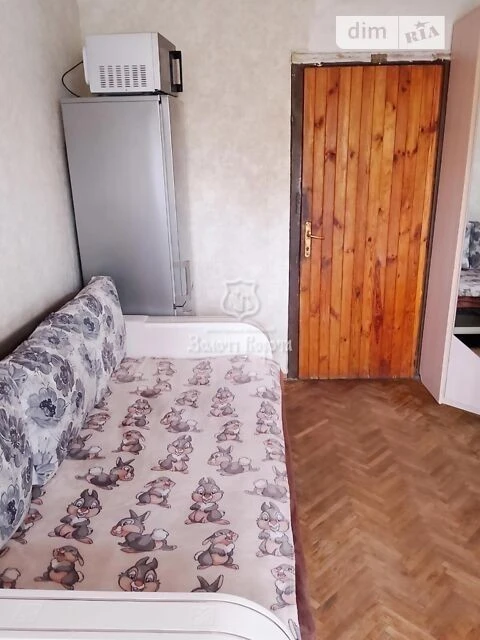 Room for sale 11.1 sq. m. on Akademika Dobrokhotova 8 •