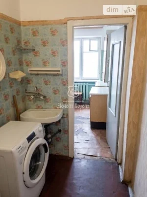 Room for sale 11.1 sq. m. on Akademika Dobrokhotova 8 •
