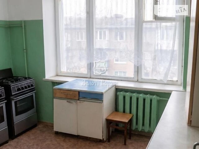 Room for sale 11.1 sq. m. on Akademika Dobrokhotova 8 •