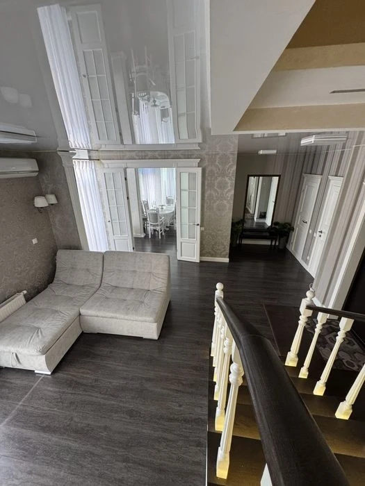 Оренда 3-рівневого пентхауса 100 м² з терасою | Комфорт таун