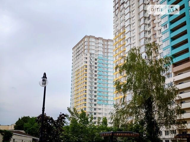 Продаж 2к квартири 76 кв. м на вул. Академіка Заболотного 15