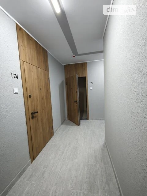Продаж 2к квартири 76 кв. м на вул. Академіка Заболотного 15