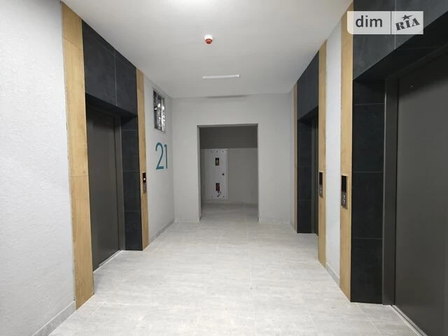 Продаж 2к квартири 76 кв. м на вул. Академіка Заболотного 15