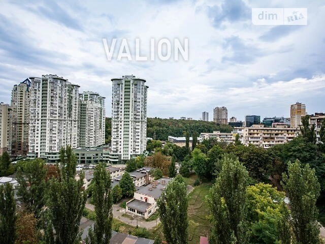 Продаж 2к квартири 55 кв. м на вул. Митрополита Василя Липкі