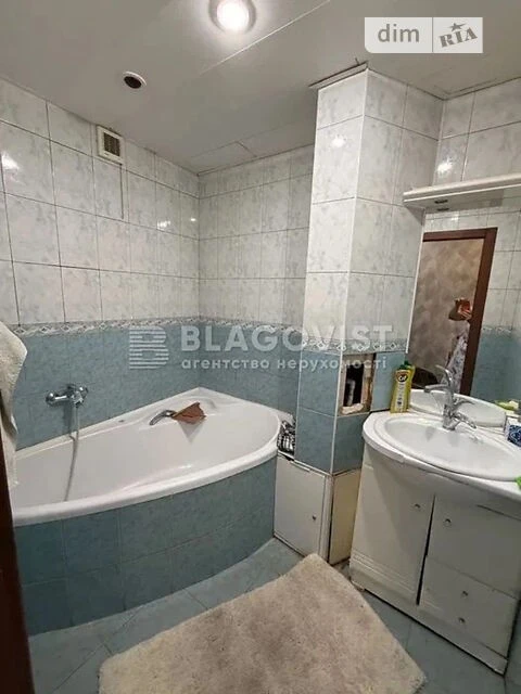 Продаж 3к квартири 60 кв. м на вул. Березняківська 4 • ID 34