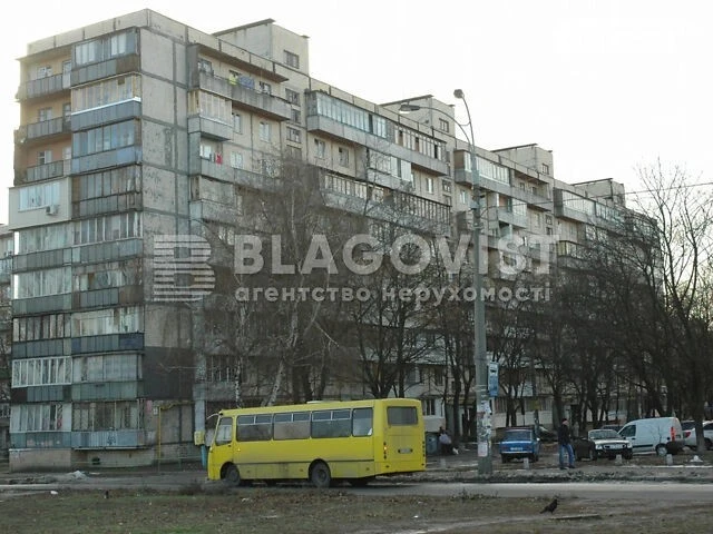 Продаж 3к квартири 60 кв. м на вул. Березняківська 4 • ID 34
