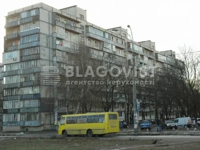 Продаж 3к квартири 60 кв. м на вул. Березняківська 4 • ID 34