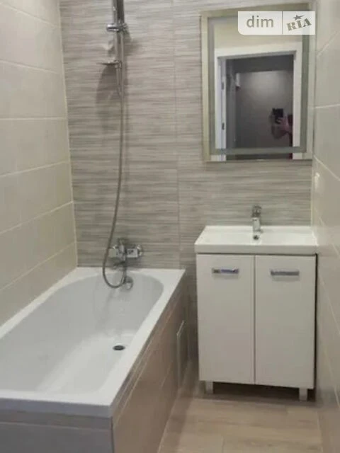 Продаж 3к квартири 52 кв. м на вул. Велика Васильківська 114