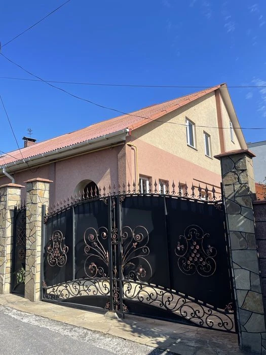Продається ч/б в центрі на Пирогова (р-н Анастасіі )