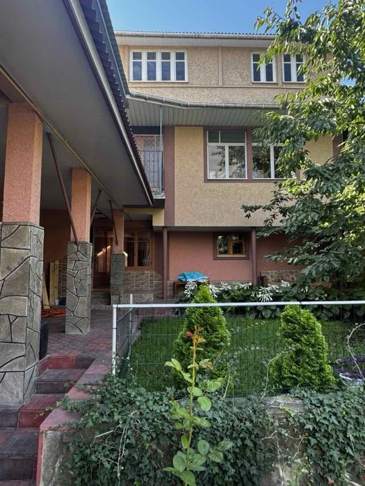 Продається ч/б в центрі на Пирогова (р-н Анастасіі )