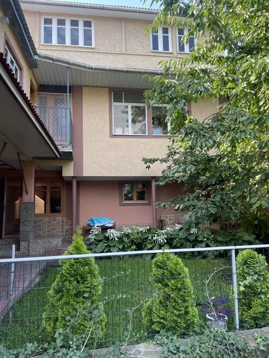 Продається ч/б в центрі на Пирогова (р-н Анастасіі )