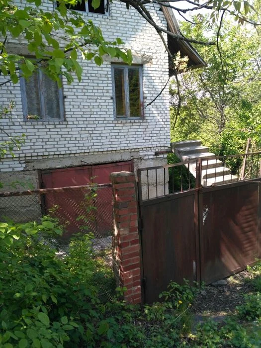 Цегляний дачний будинок район Горяни