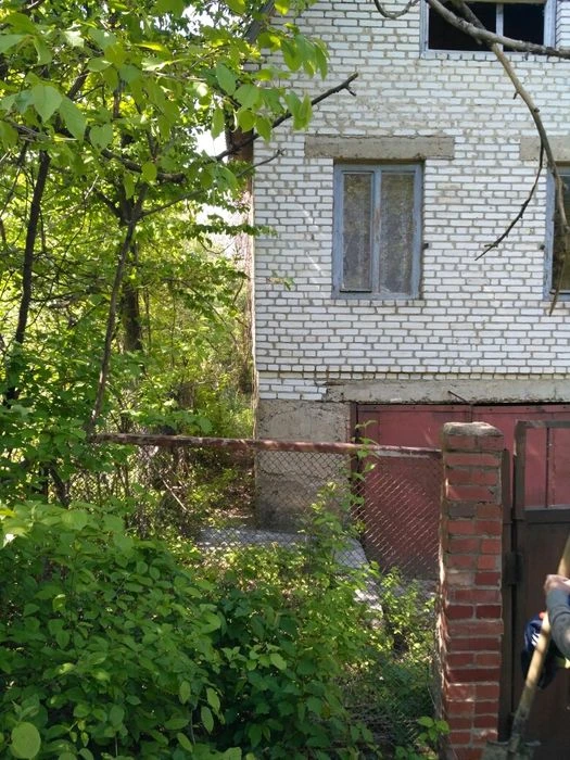 Цегляний дачний будинок район Горяни