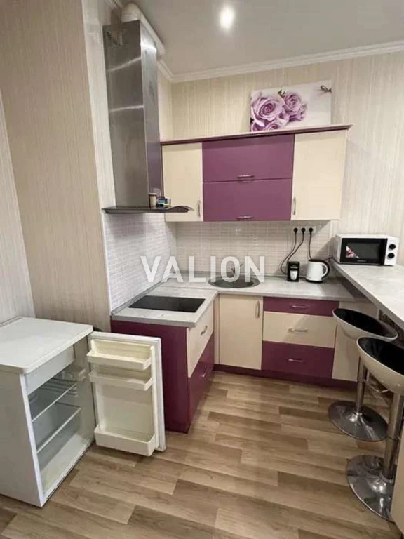 Продаж 1-к квартири вул. Жилянська 118