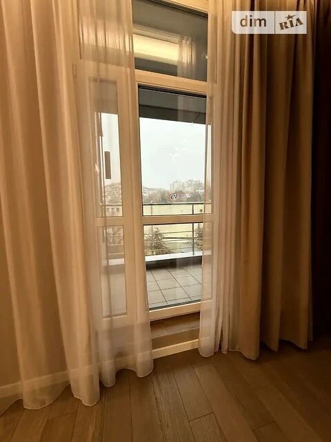 Продаж 2к квартири 75 кв. м на вул. Маккейна Джона 7 • ID 34