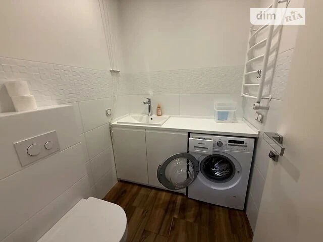 Продаж 2к квартири 75 кв. м на вул. Маккейна Джона 7 • ID 34