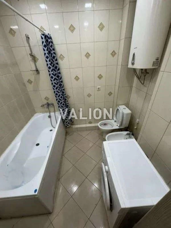 Продаж 2-к квартири вул. Драгоманова 2б
