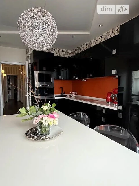 Продаж 2к квартири 73 кв. м на вул. Урлівська 21Б • ID 34792