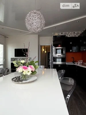 Продаж 2к квартири 73 кв. м на вул. Урлівська 21Б • ID 34792