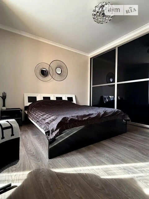 Продаж 2к квартири 73 кв. м на вул. Урлівська 21Б • ID 34792