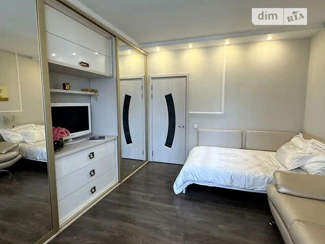 Продаж 2к квартири 73 кв. м на вул. Урлівська 21Б • ID 34792