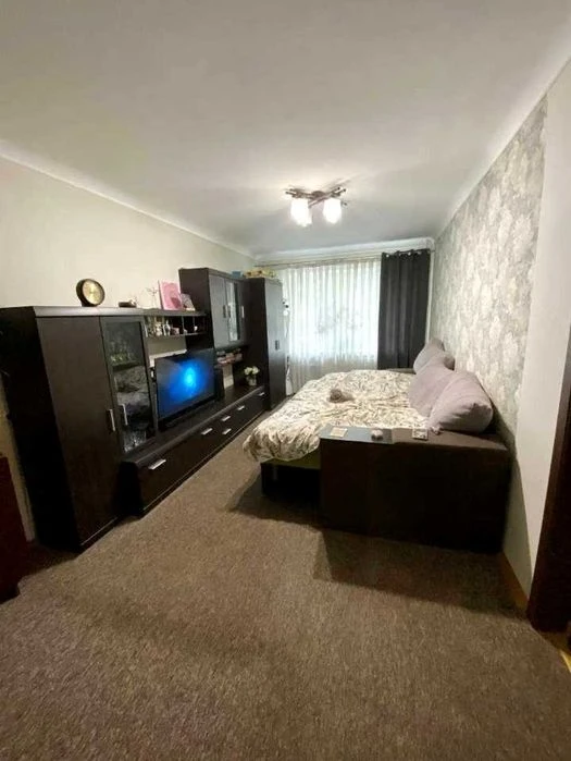 Продам 2 комн квартиру м Армейская 2 мин 1 выс/5 с ремонтом,