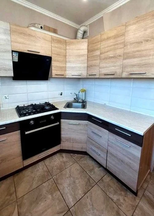 Продам 2х комн квартиру р-н ТРК Украина 1выс/5 с капит ремон