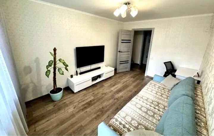 Продам 2х комн квартиру р-н ТРК Украина 1выс/5 с капит ремон