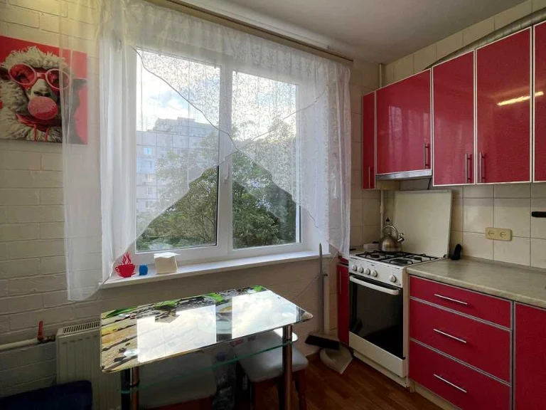 Apartment. Kharkiv, Peremohy Avenue.