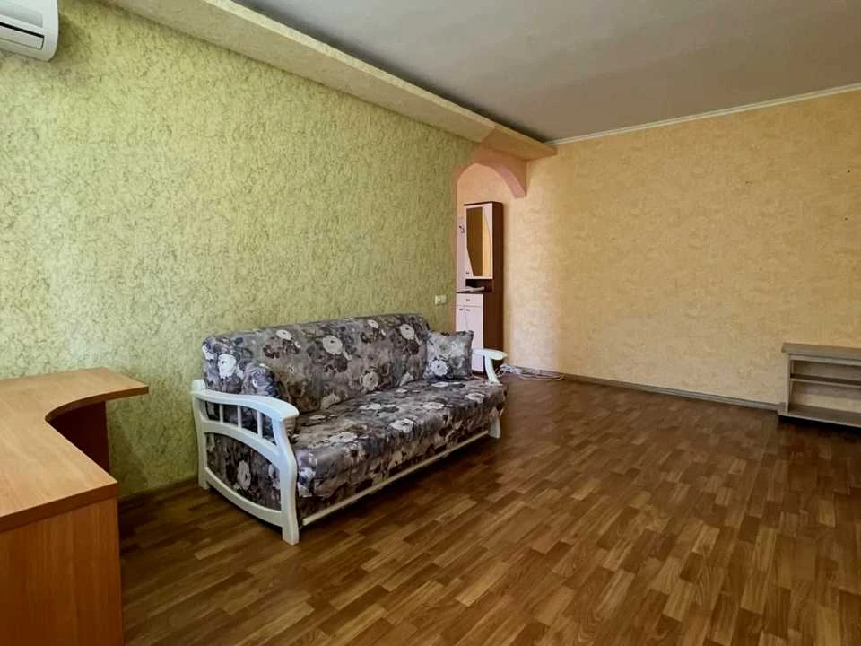 Apartment. Kharkiv, Peremohy Avenue.