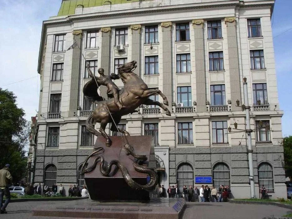 Продаж 5 кінатної квартири на площі Григоренка, Центр, Львів