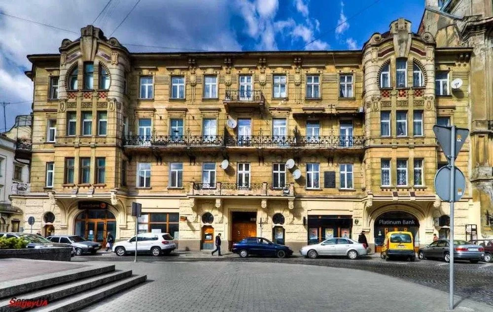 Продаж 5 кінатної квартири на площі Григоренка, Центр, Львів
