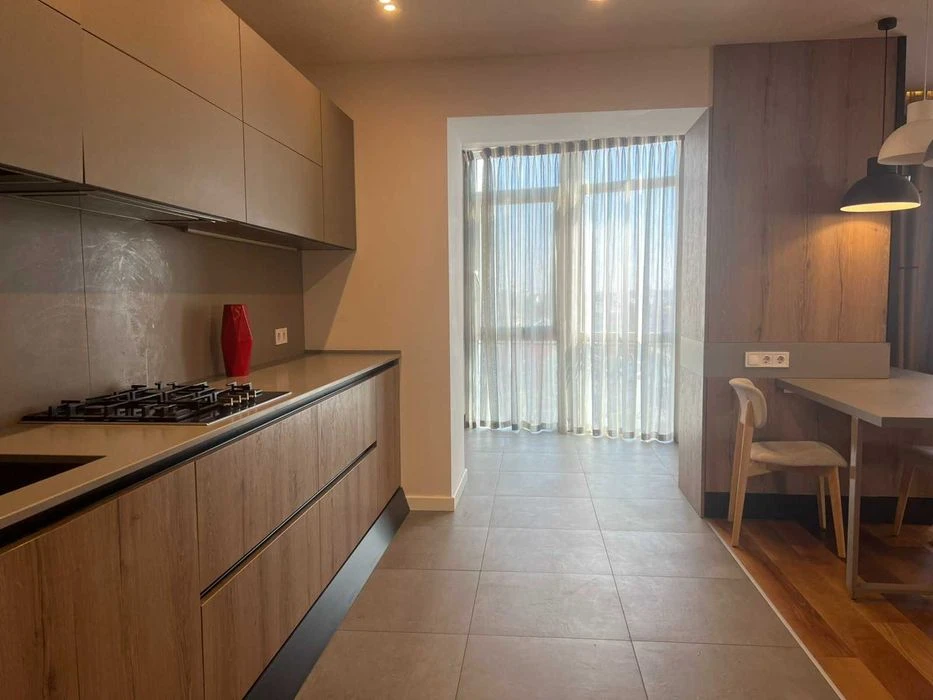 (5) 4-room apartment for sale in the center of Vinnytsia 8116