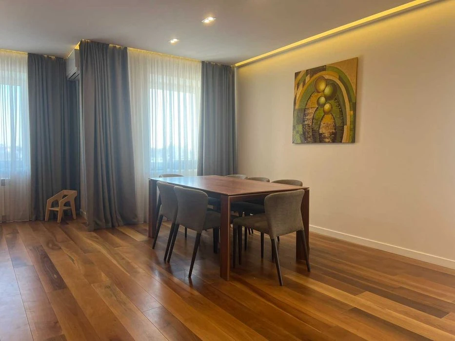 (5) 4-room apartment for sale in the center of Vinnytsia 8116