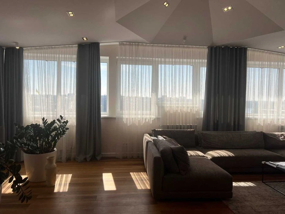 (5) 4-room apartment for sale in the center of Vinnytsia 8116