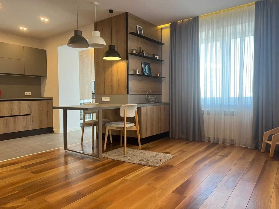 (5) 4-room apartment for sale in the center of Vinnytsia 8116