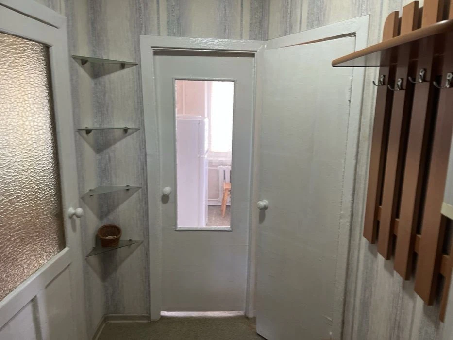 Оренда 1К Квартири, Косметичний ремонт, Метро, Ціну знижено!