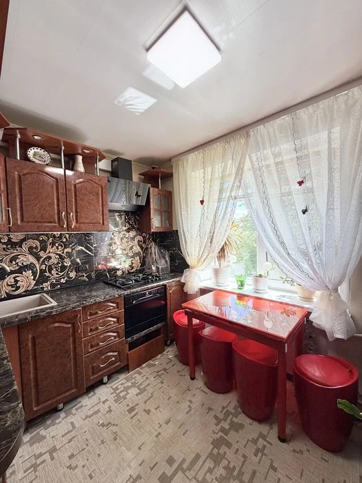 Продажа 2-к квартиры в Тепличном.