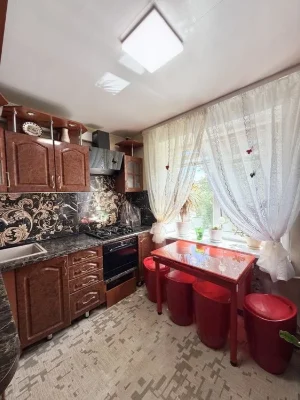 Продажа 2-к квартиры в Тепличном.
